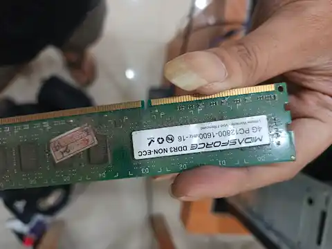 Foto: Solusi IT Panggilan Cepat untuk Perbaikan Laptop & Komputer Kantor di Bekasi - CV TEKNISIKU