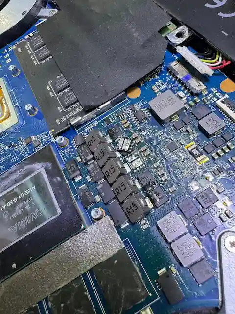 Gambar cover artikel: Penyebab Utama Motherboard Rusak dan Solusi Service Laptop Bekasi - Edukasi IT CV TEKNISIKU